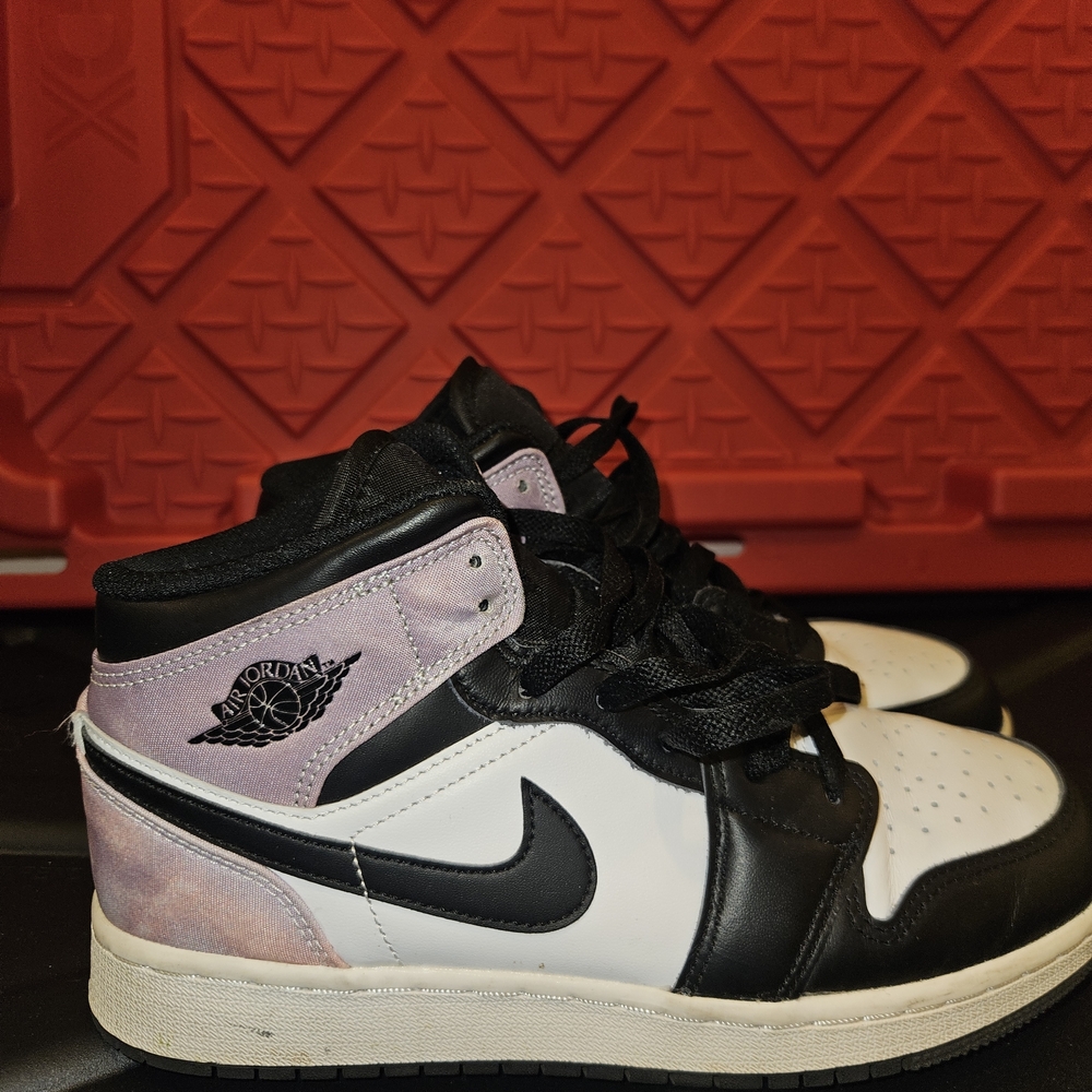 Nike Air Jordan 1 Mid SE Zen Master Black Bleached Coral DM1200-001